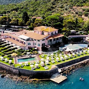 Domizia Hotel